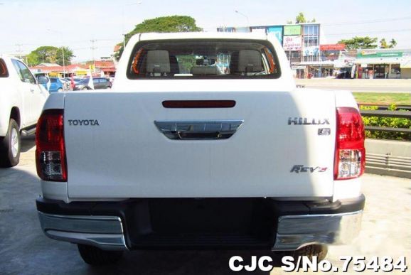 Hilux Revo White Manual 2018 2.4L Diesel