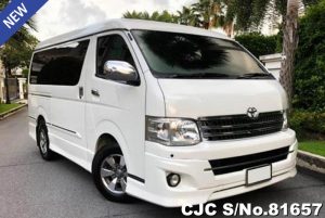 Toyota Ventury White Automatic 2.7L Petrol 2013