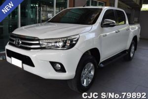 Toyota Hilux Revo White Manual 2017 2.4L Diesel 