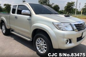 Toyota Hilux Vigo Silver Automatic 2013 2.5L Diesel